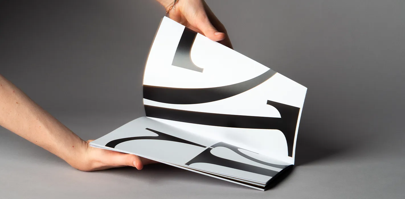Serifen-Details im Specimen.